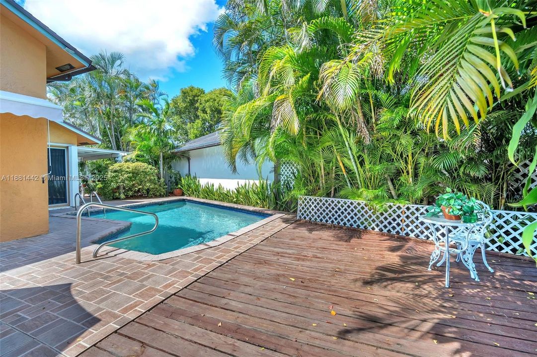 Activo con contrato: $645,000 (4 camas, 2 baños, 1757 Pies cuadrados)