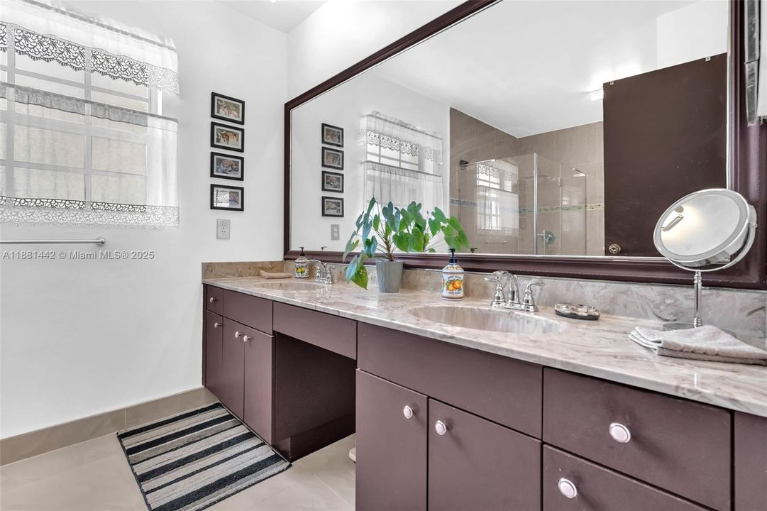 Activo con contrato: $645,000 (4 camas, 2 baños, 1757 Pies cuadrados)