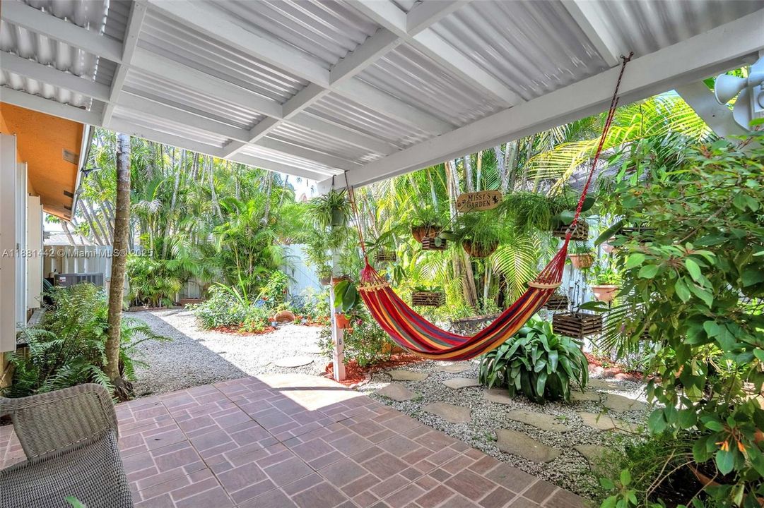 Activo con contrato: $645,000 (4 camas, 2 baños, 1757 Pies cuadrados)