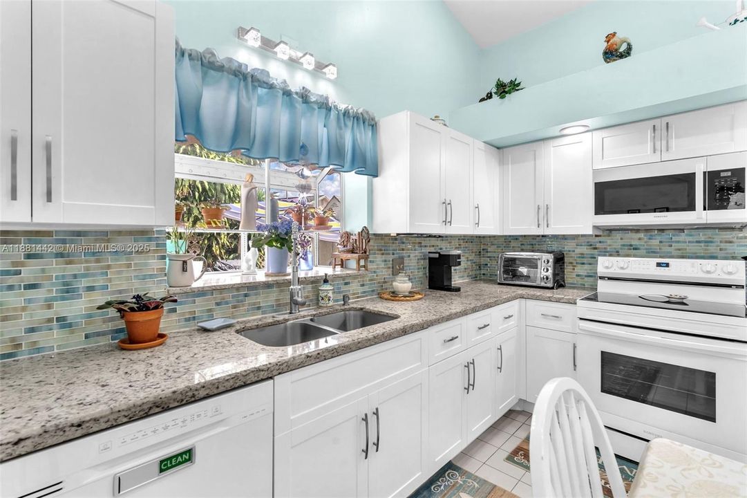 Activo con contrato: $645,000 (4 camas, 2 baños, 1757 Pies cuadrados)