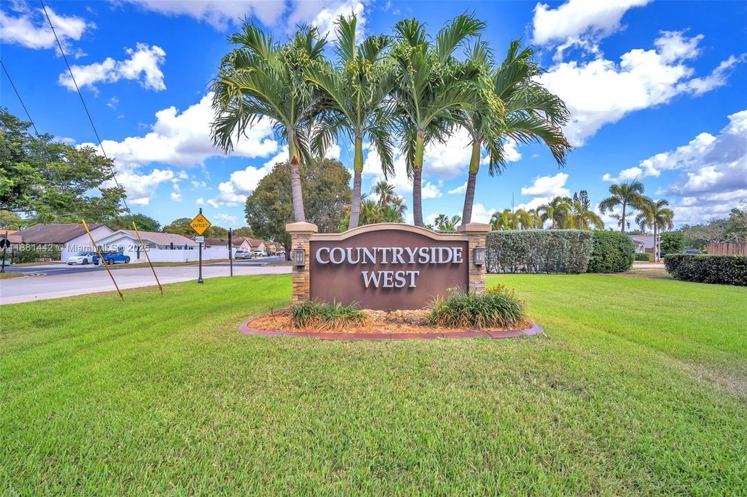 Activo con contrato: $645,000 (4 camas, 2 baños, 1757 Pies cuadrados)