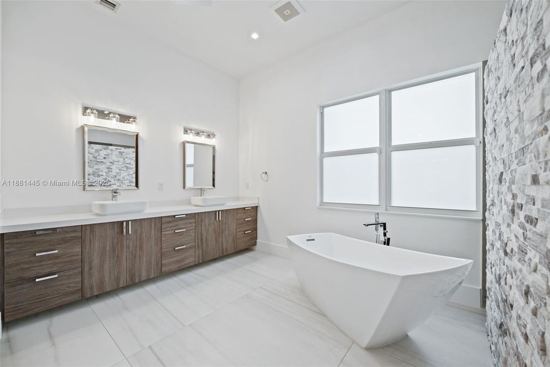 Custom Ensuite Primary Bathroom - Soaking Tub and Double Vanity