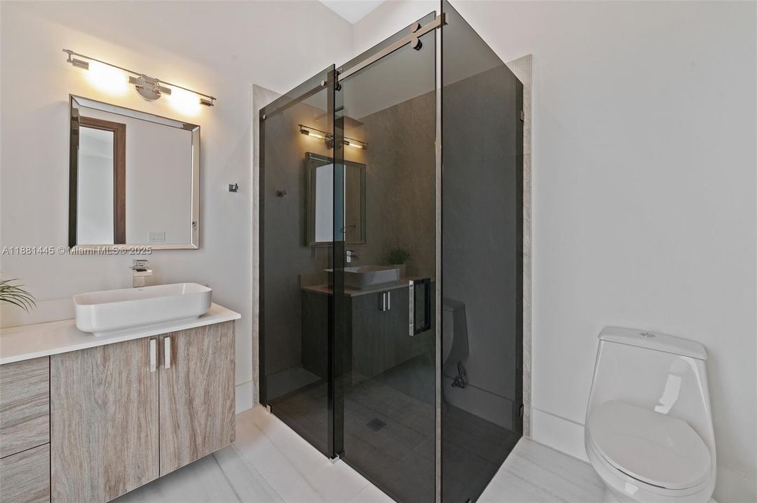 Ensuite Bathroom #4