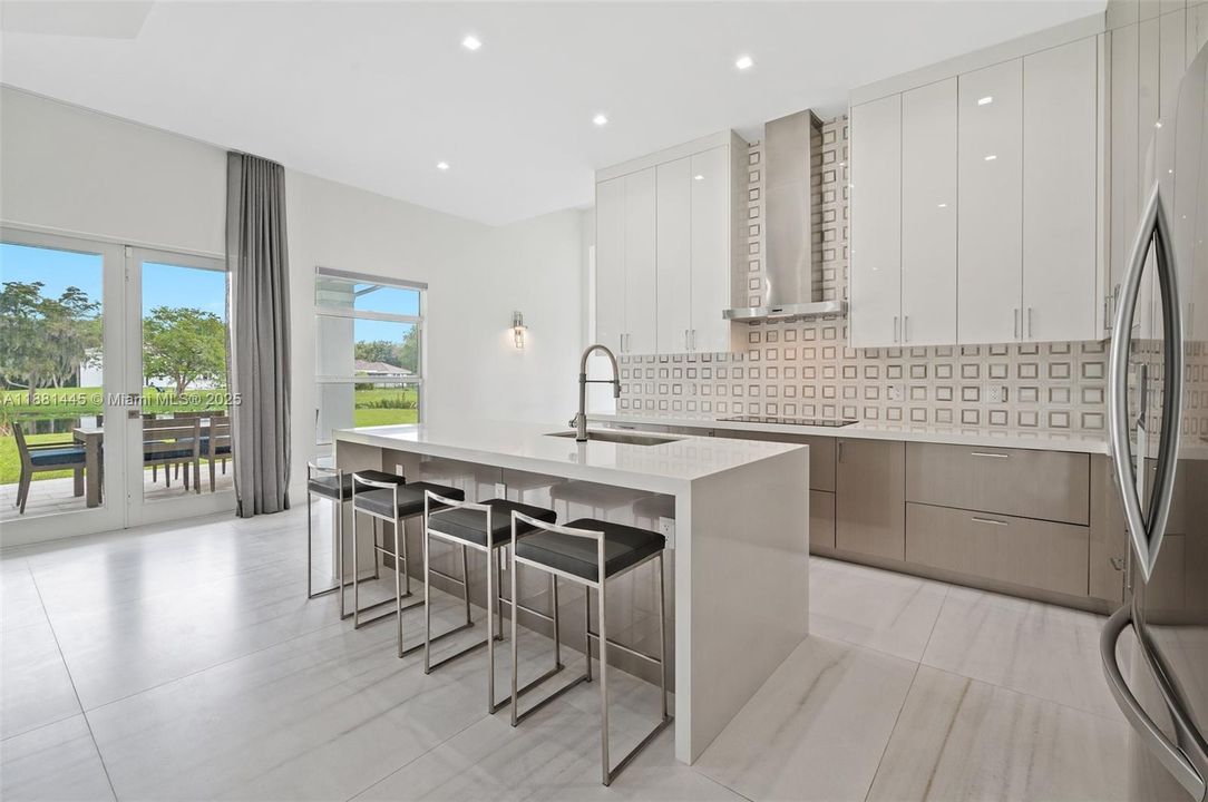 Oversized counter island seats 4