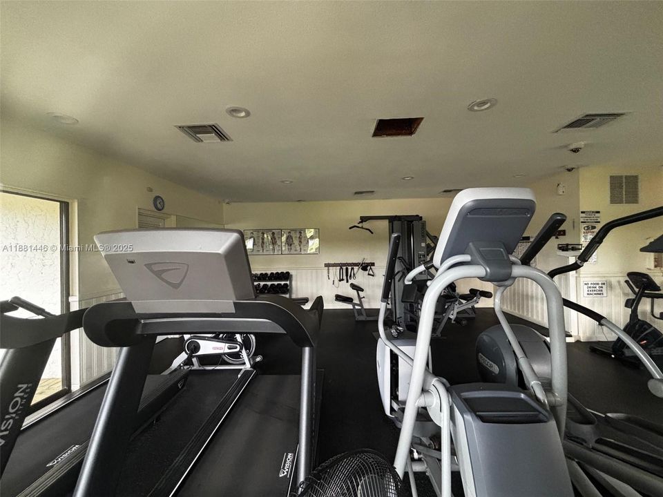 出租: $5,000 (2 贝兹, 2 浴室, 1421 平方英尺)