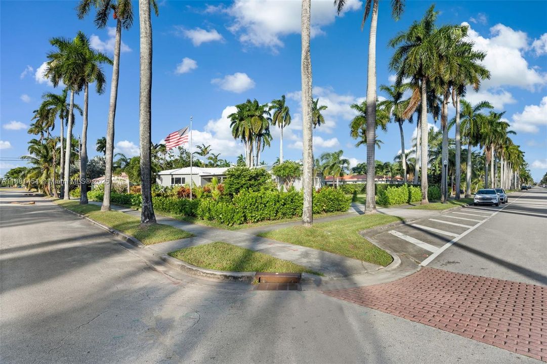 For Sale: $1,599,000 (3 beds, 3 baths, 2882 Square Feet)