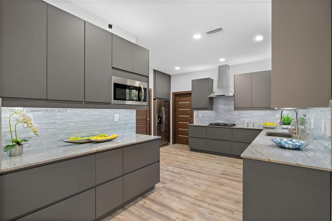 For Sale: $1,599,000 (3 beds, 3 baths, 2882 Square Feet)