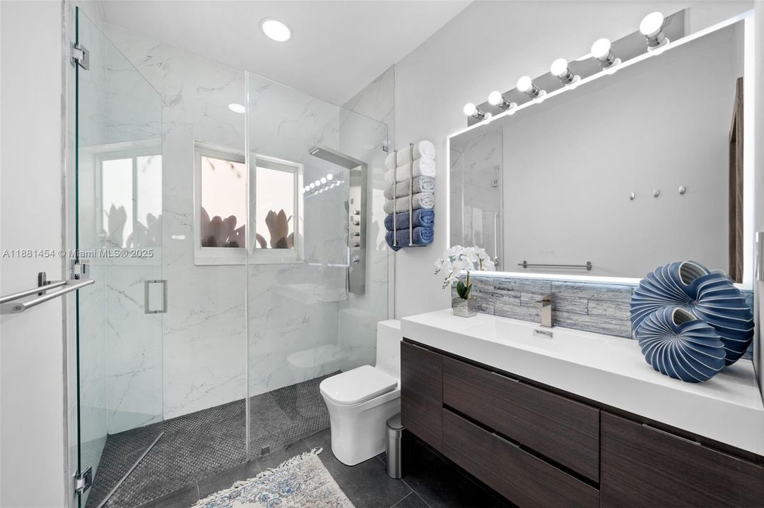 For Sale: $1,599,000 (3 beds, 3 baths, 2882 Square Feet)