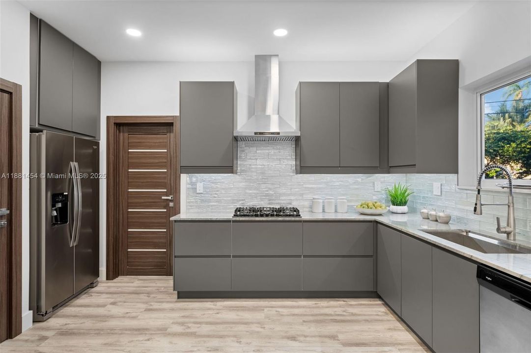 For Sale: $1,599,000 (3 beds, 3 baths, 2882 Square Feet)