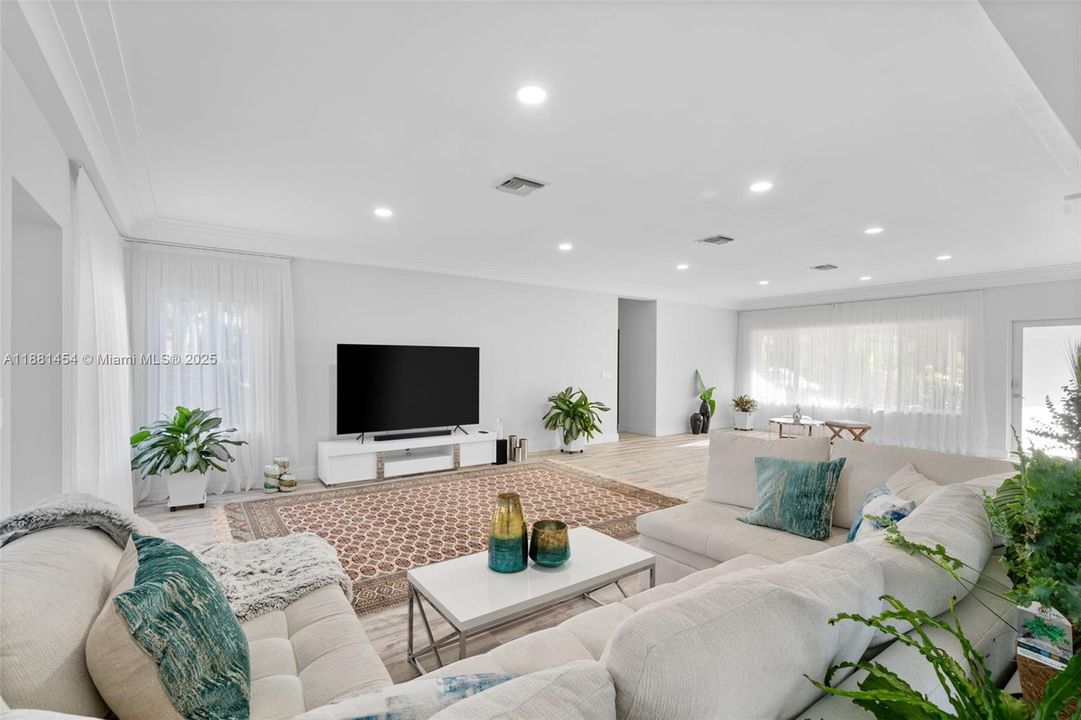 For Sale: $1,599,000 (3 beds, 3 baths, 2882 Square Feet)