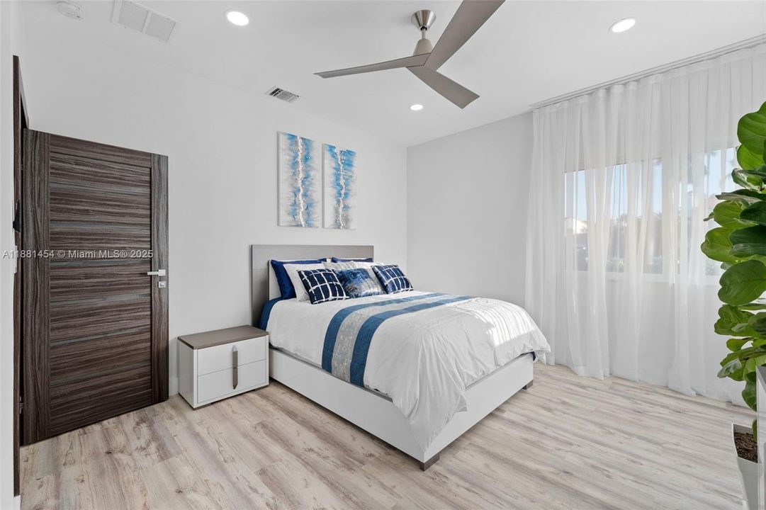 For Sale: $1,599,000 (3 beds, 3 baths, 2882 Square Feet)