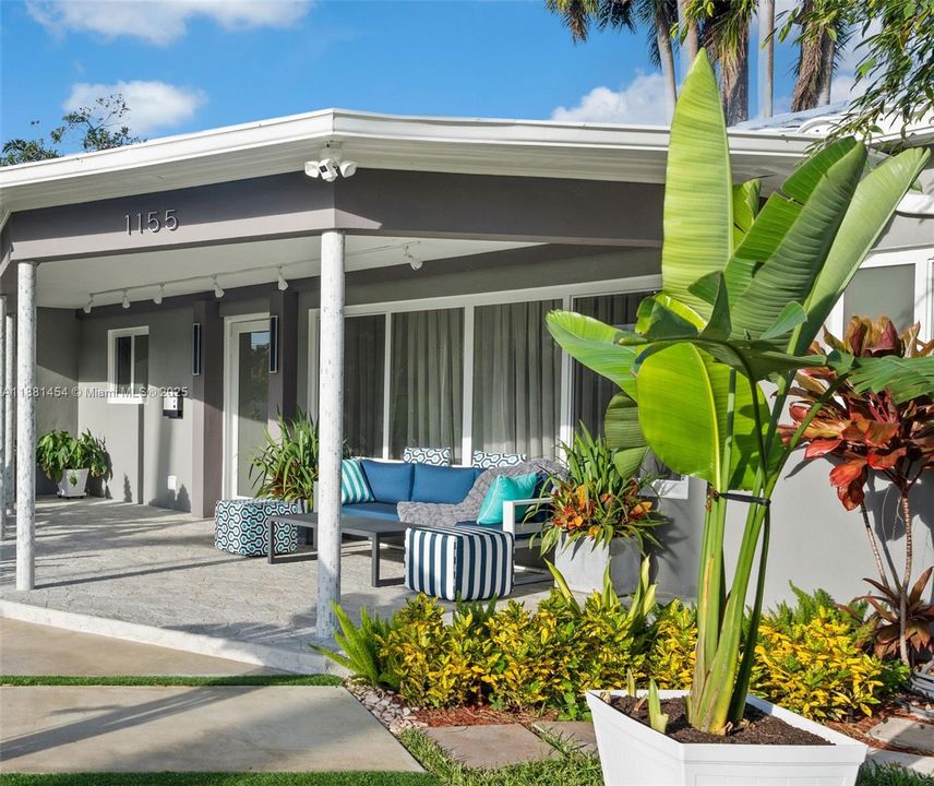 For Sale: $1,599,000 (3 beds, 3 baths, 2882 Square Feet)