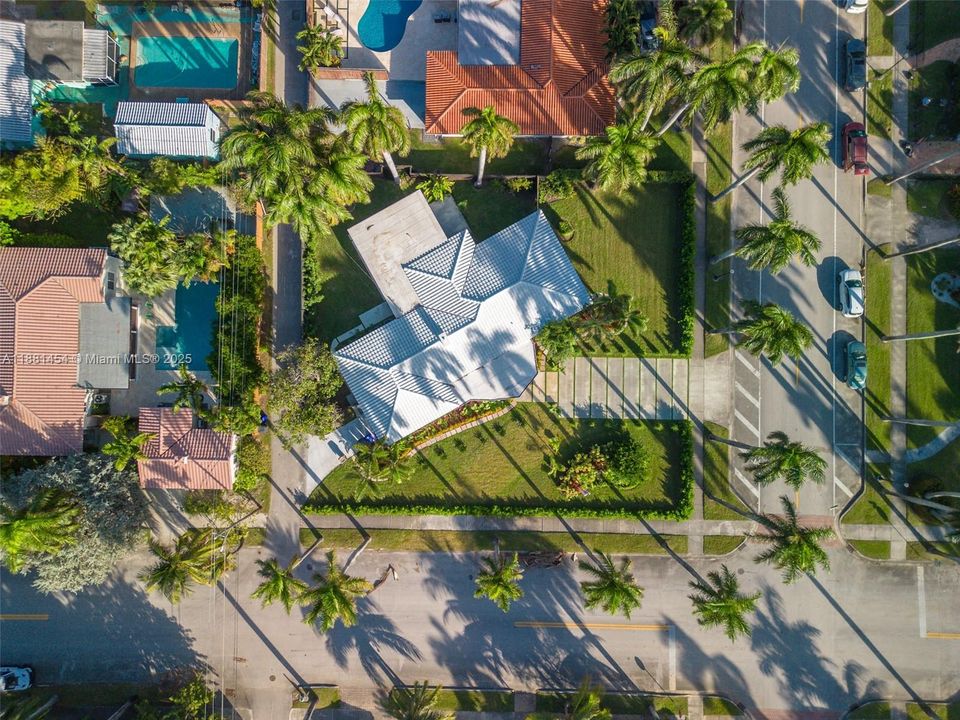 For Sale: $1,599,000 (3 beds, 3 baths, 2882 Square Feet)