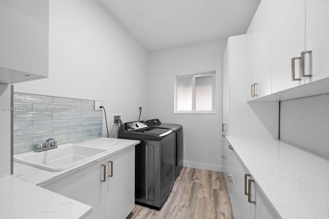 For Sale: $1,599,000 (3 beds, 3 baths, 2882 Square Feet)