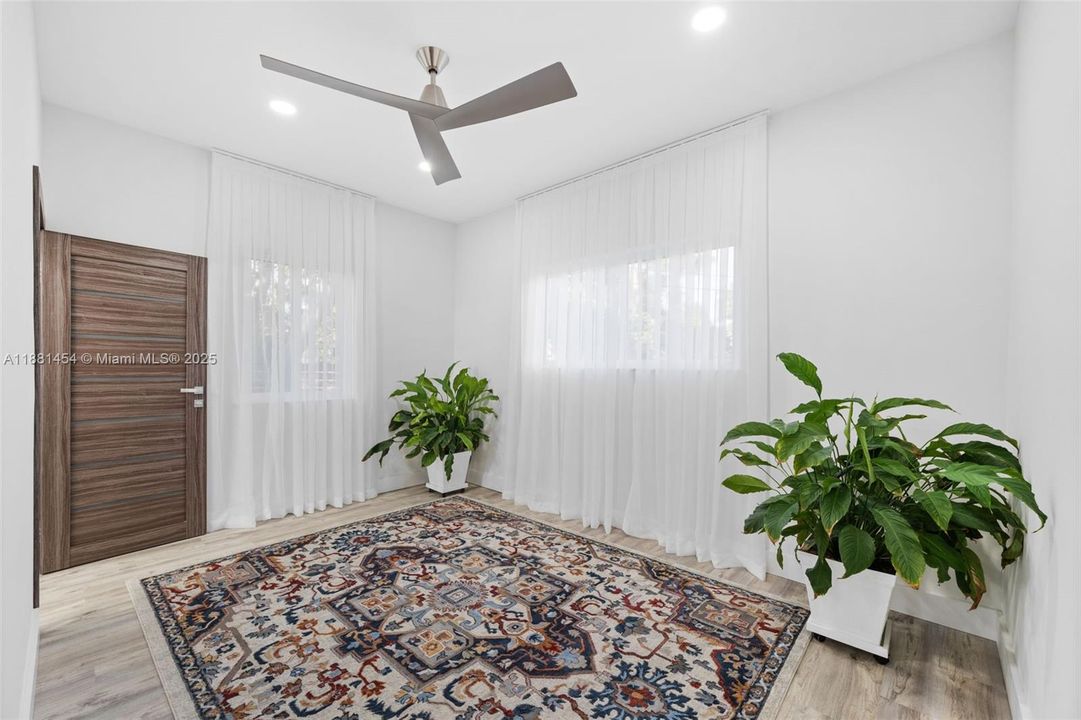 For Sale: $1,599,000 (3 beds, 3 baths, 2882 Square Feet)