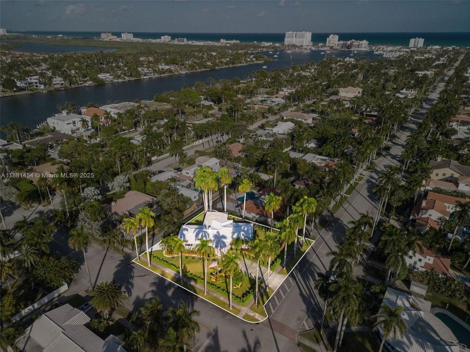 For Sale: $1,599,000 (3 beds, 3 baths, 2882 Square Feet)