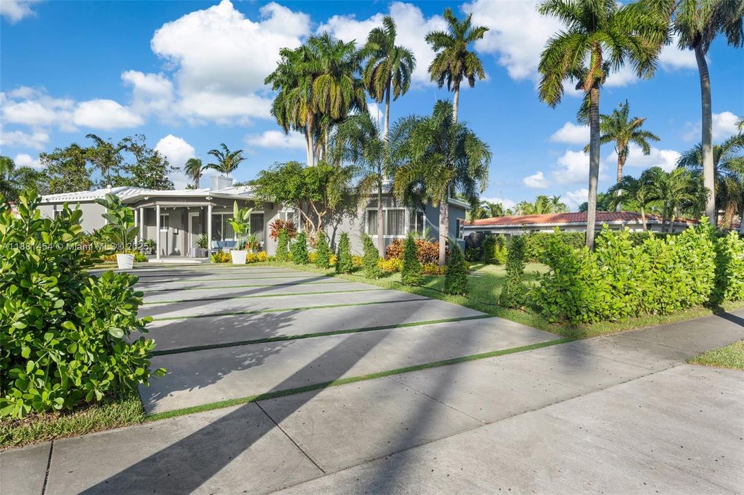 For Sale: $1,599,000 (3 beds, 3 baths, 2882 Square Feet)