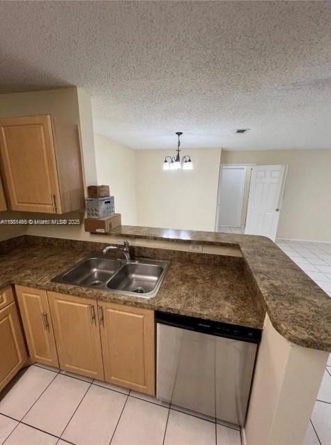 En Venta: $275,000 (3 camas, 2 baños, 1305 Pies cuadrados)