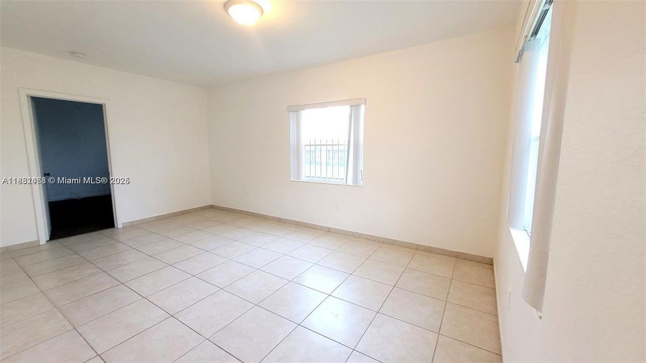 Active With Contract: $230,000 (4 beds, 3 baths, 1660 Square Feet)