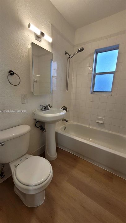 Active With Contract: $230,000 (4 beds, 3 baths, 1660 Square Feet)