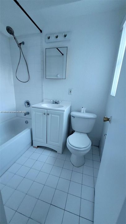 Active With Contract: $230,000 (4 beds, 3 baths, 1660 Square Feet)