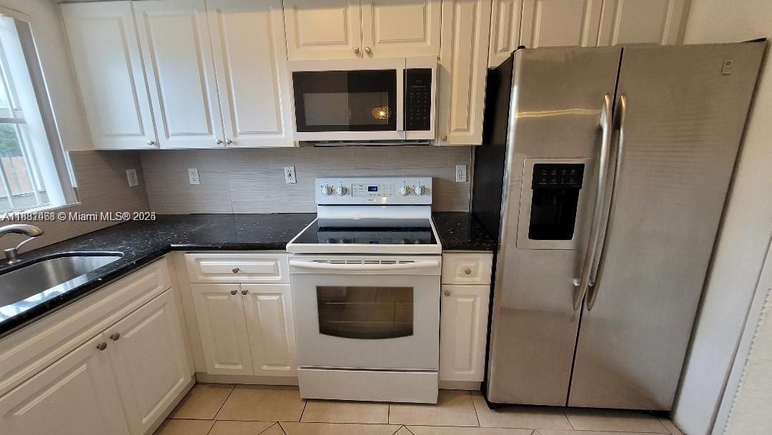 Active With Contract: $230,000 (4 beds, 3 baths, 1660 Square Feet)