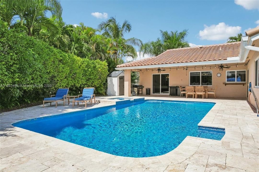 Под контрактом: $845,000 (4 спален, 2 ванн, 2080 Квадратных фут)