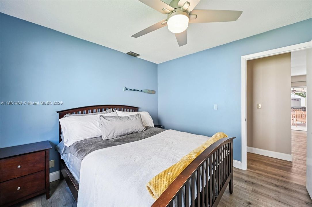 Под контрактом: $845,000 (4 спален, 2 ванн, 2080 Квадратных фут)