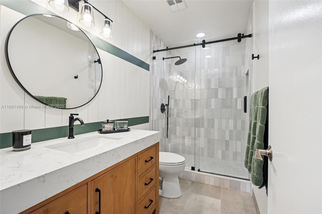 Под контрактом: $845,000 (4 спален, 2 ванн, 2080 Квадратных фут)