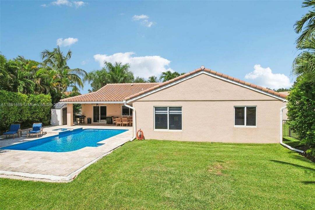 Под контрактом: $845,000 (4 спален, 2 ванн, 2080 Квадратных фут)