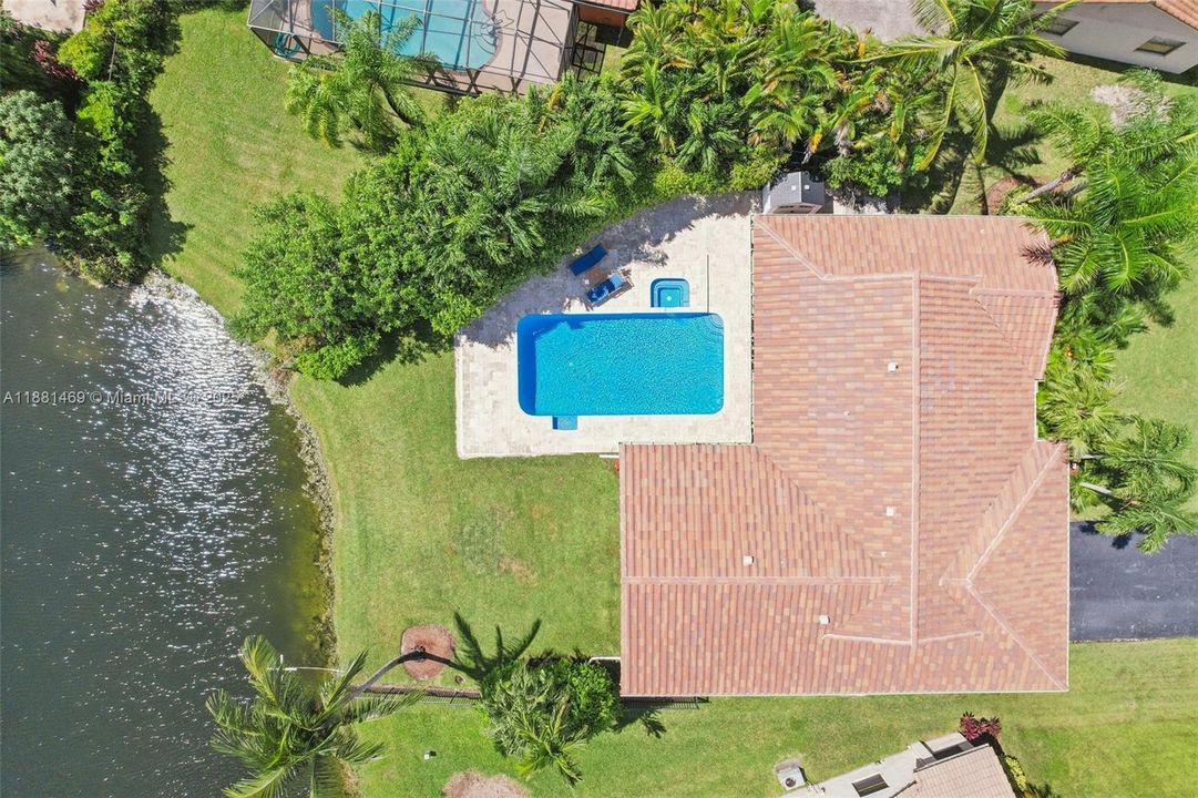 Под контрактом: $845,000 (4 спален, 2 ванн, 2080 Квадратных фут)