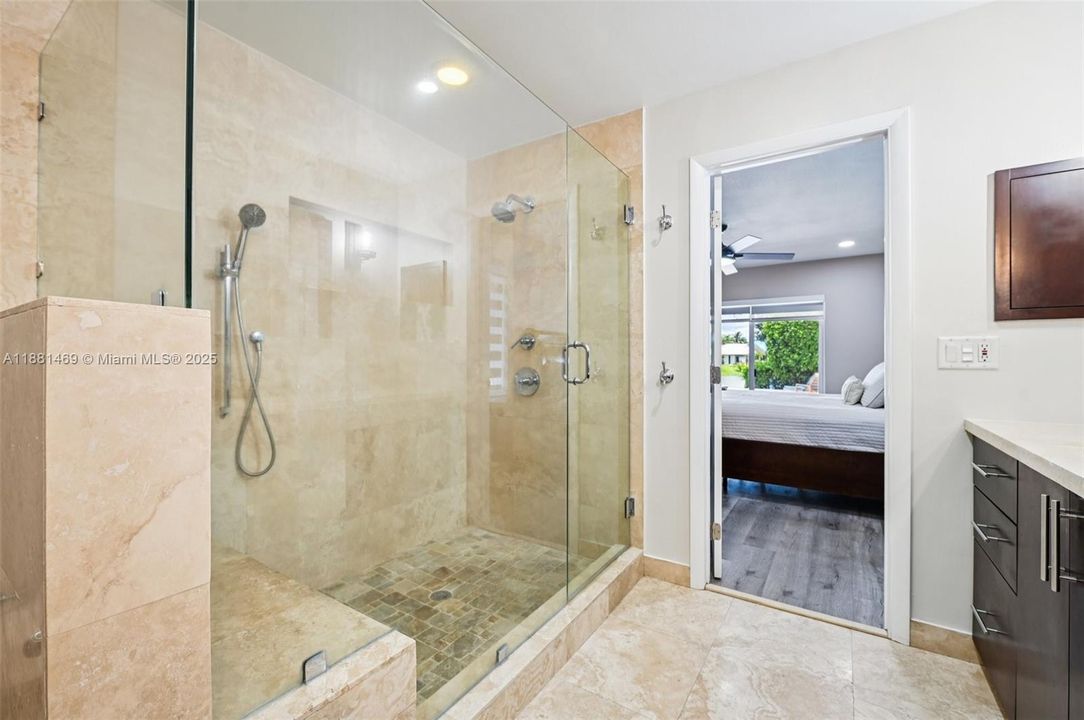 Под контрактом: $845,000 (4 спален, 2 ванн, 2080 Квадратных фут)