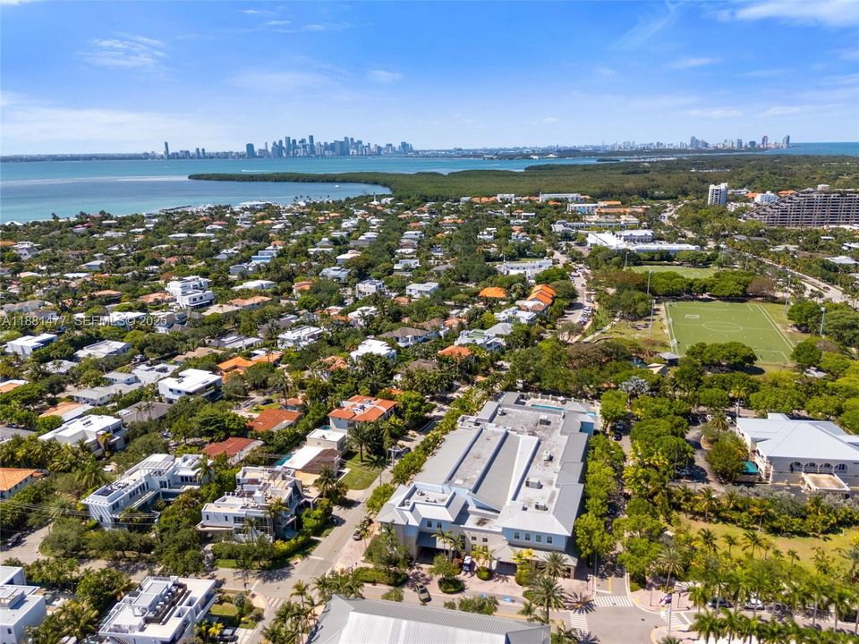 En Venta: $3,000,000 (4 camas, 3 baños, 2605 Pies cuadrados)