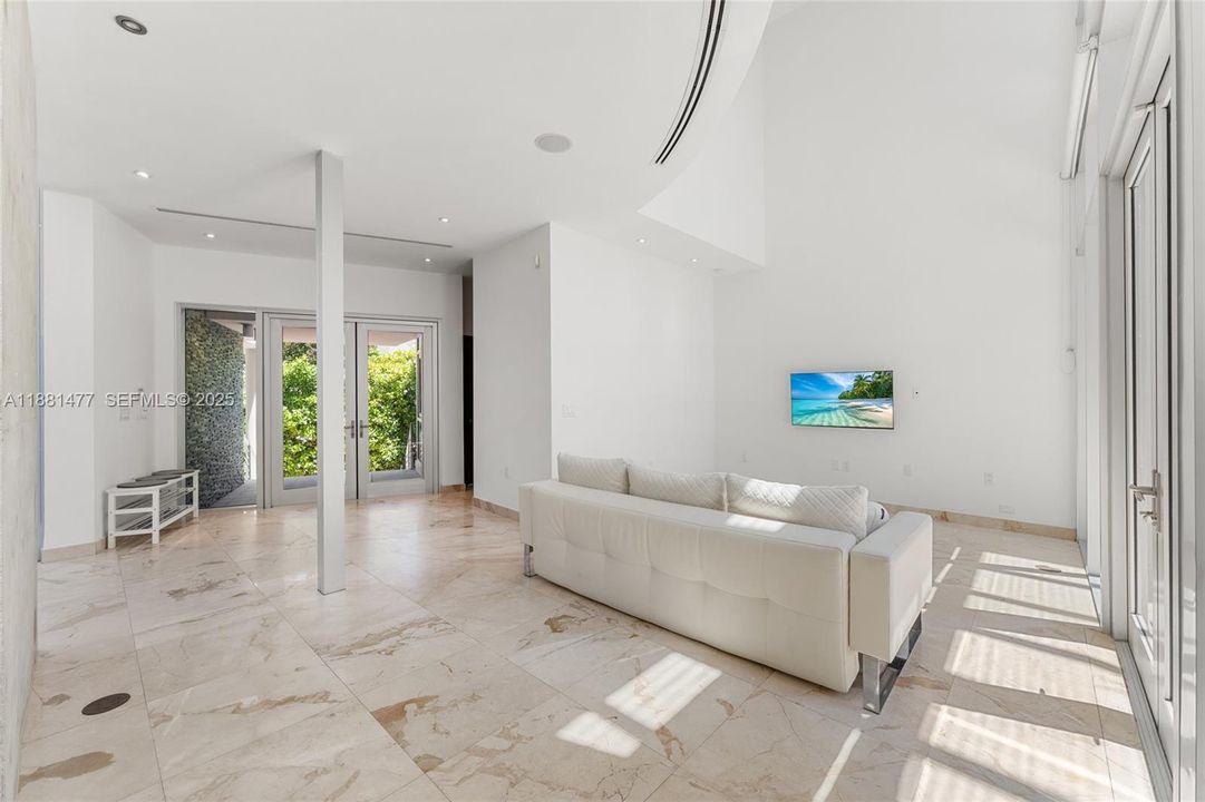 En Venta: $3,000,000 (4 camas, 3 baños, 2605 Pies cuadrados)