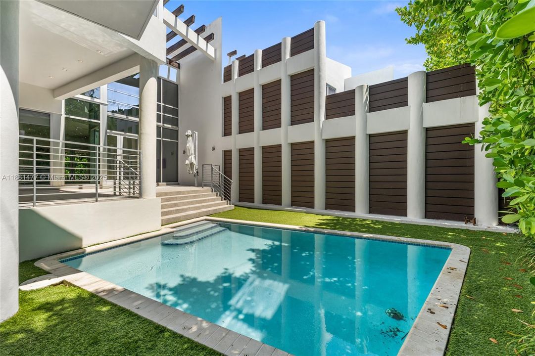 En Venta: $3,000,000 (4 camas, 3 baños, 2605 Pies cuadrados)