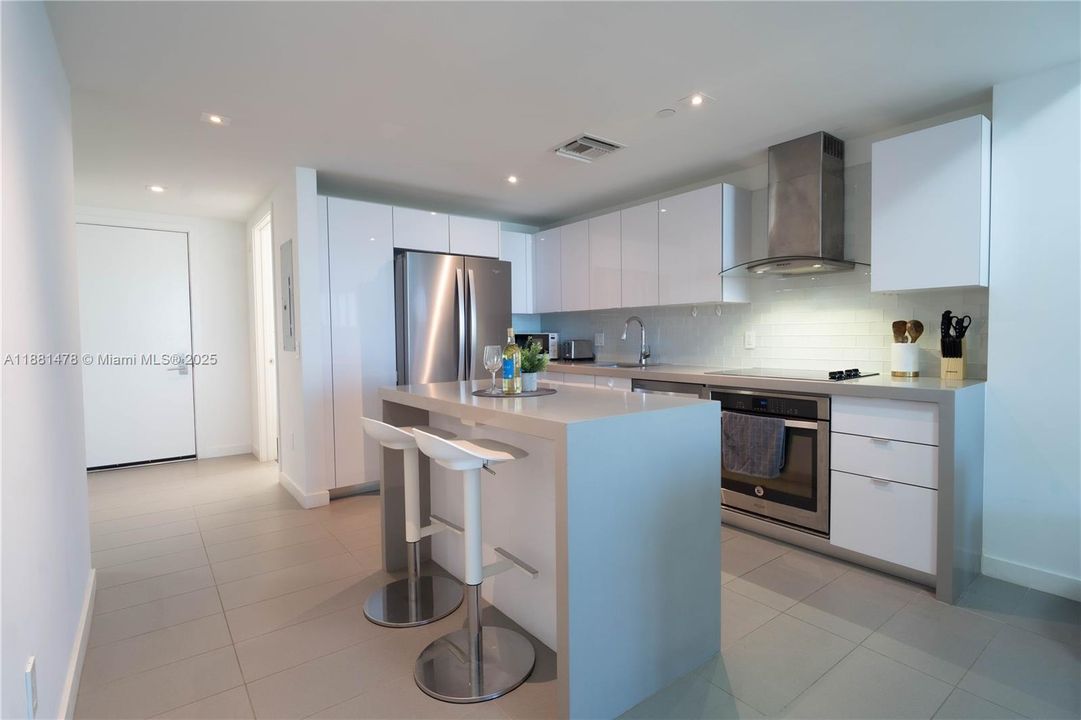 For Sale: $439,000 (1 beds, 1 baths, 850 Square Feet)