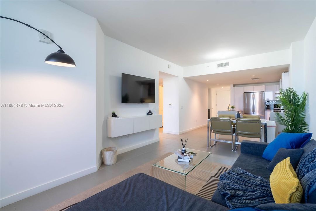 For Sale: $439,000 (1 beds, 1 baths, 850 Square Feet)