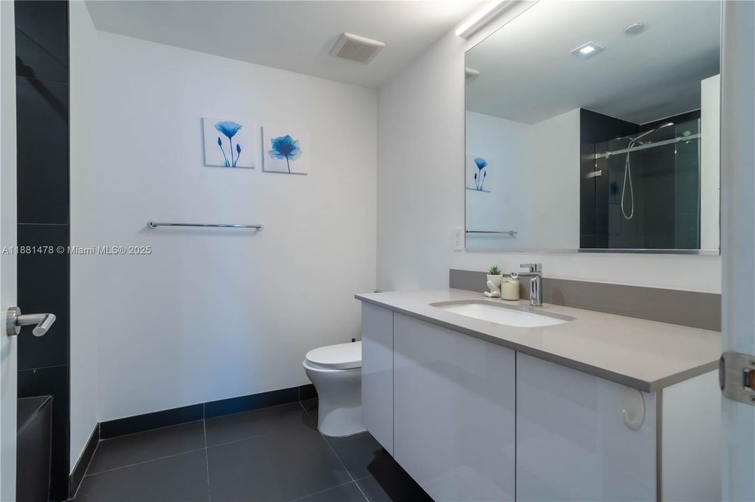 For Sale: $439,000 (1 beds, 1 baths, 850 Square Feet)