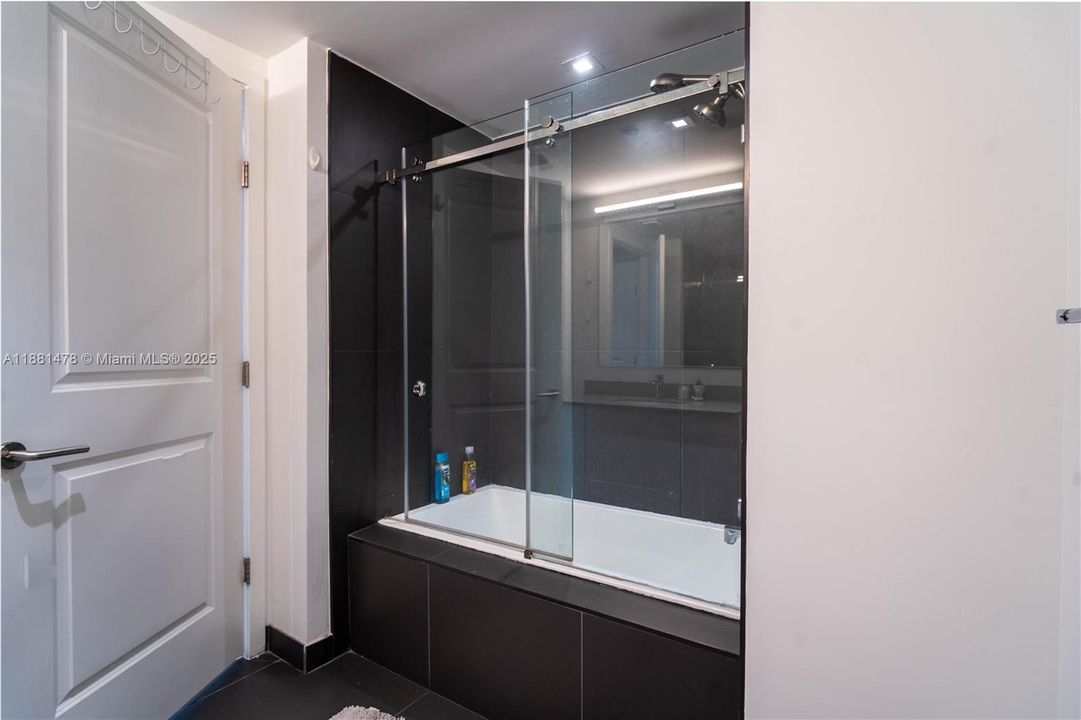 For Sale: $439,000 (1 beds, 1 baths, 850 Square Feet)