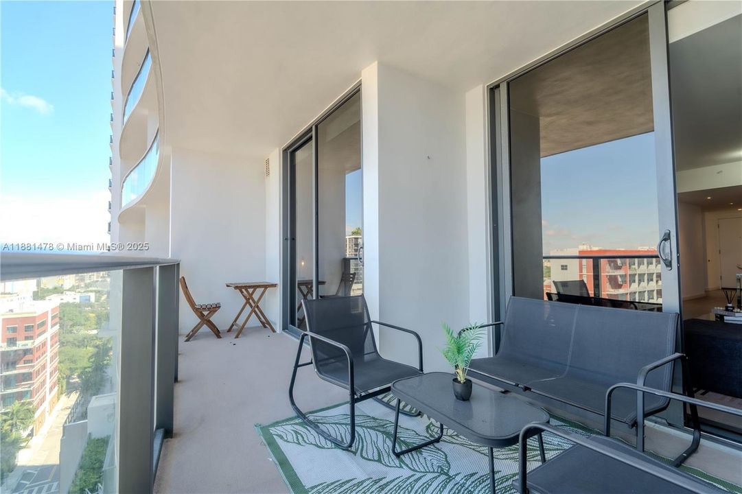 For Sale: $439,000 (1 beds, 1 baths, 850 Square Feet)