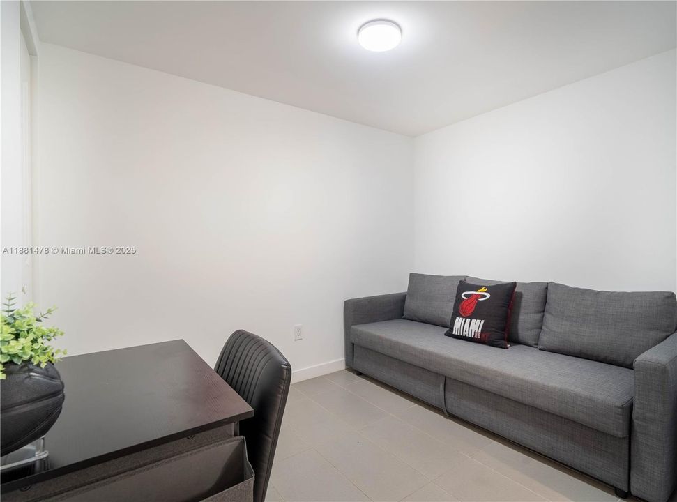 For Sale: $439,000 (1 beds, 1 baths, 850 Square Feet)