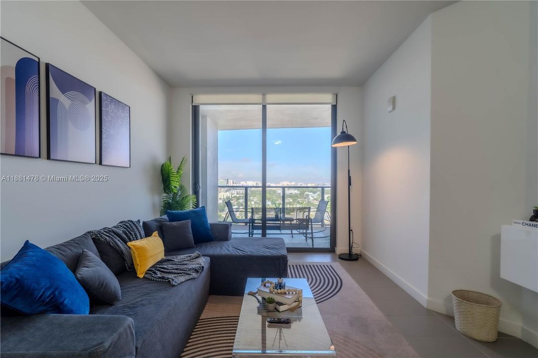 For Sale: $439,000 (1 beds, 1 baths, 850 Square Feet)