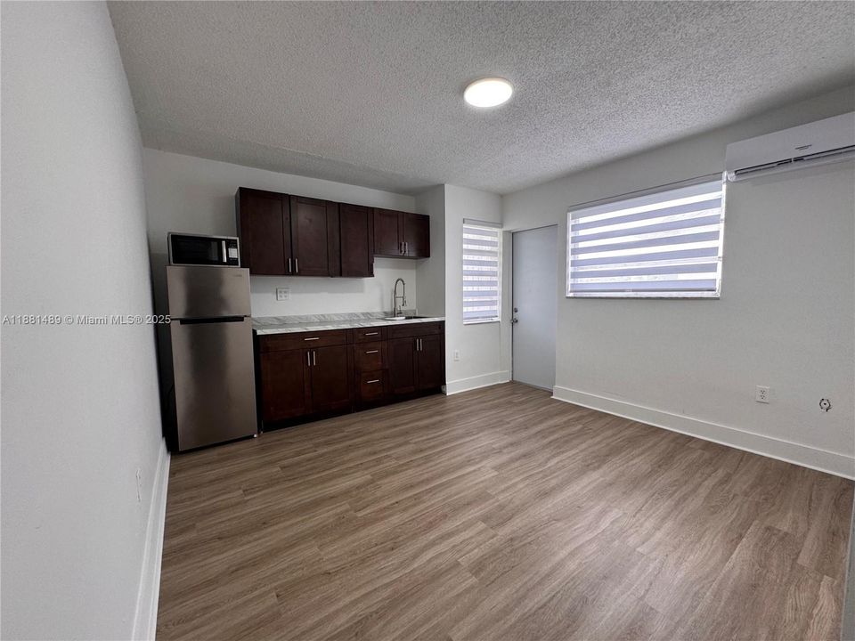 Recently Rented: $1,375 (0 beds, 1 baths, 2150 Square Feet)