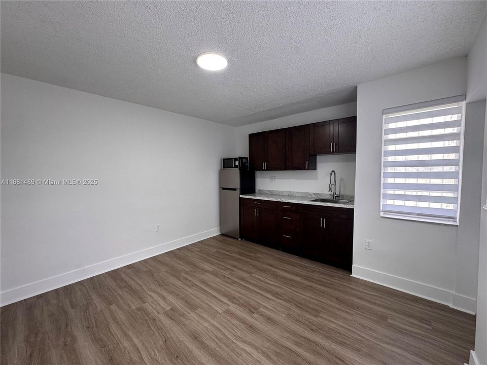 Recently Rented: $1,375 (0 beds, 1 baths, 2150 Square Feet)