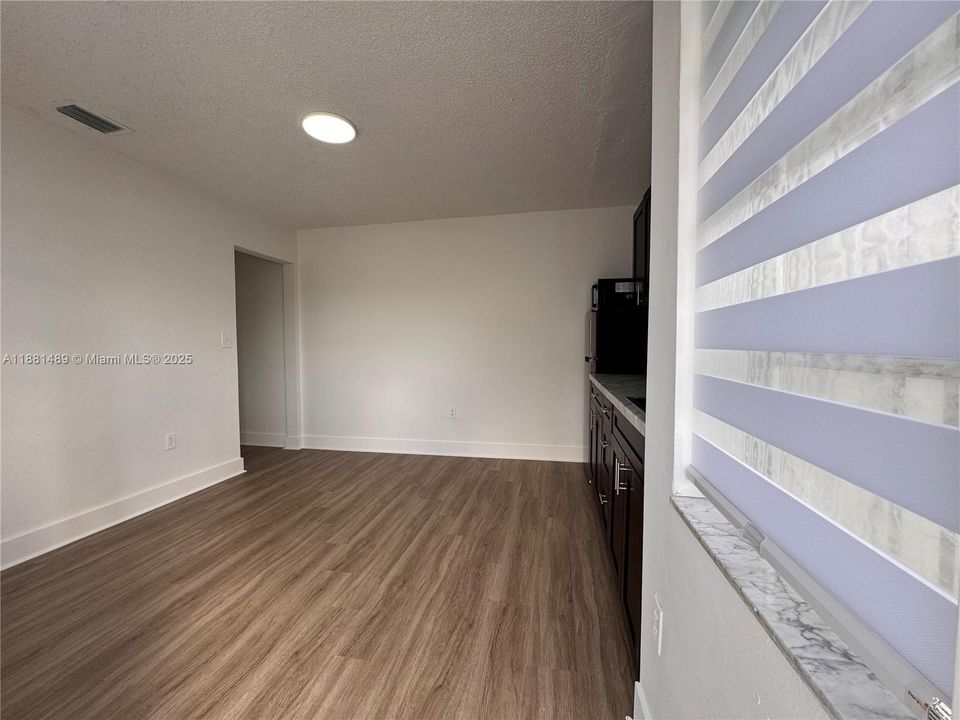 Recently Rented: $1,375 (0 beds, 1 baths, 2150 Square Feet)