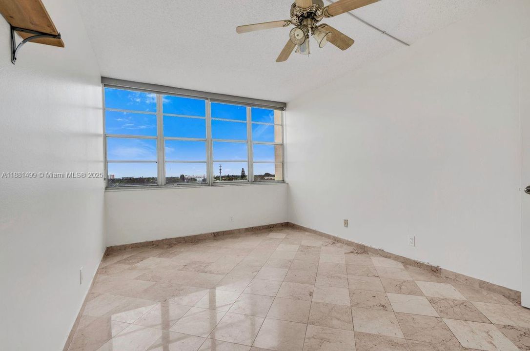 For Sale: $199,000 (2 beds, 2 baths, 1112 Square Feet)
