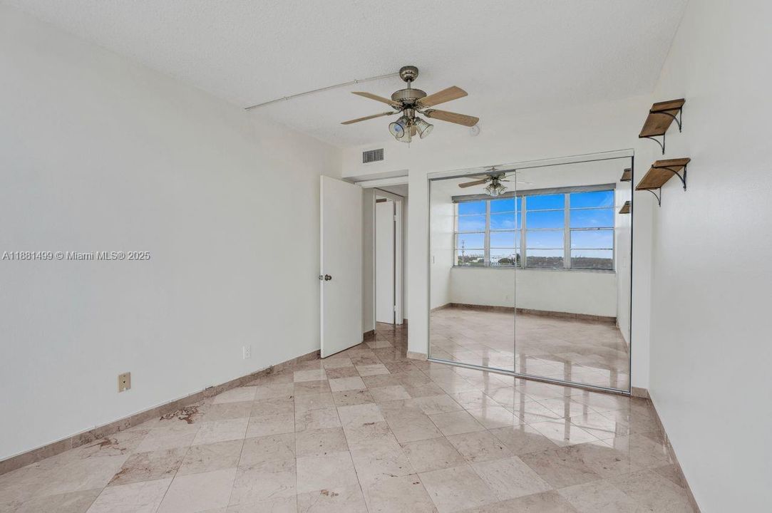 For Sale: $199,000 (2 beds, 2 baths, 1112 Square Feet)