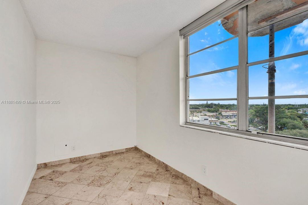 For Sale: $199,000 (2 beds, 2 baths, 1112 Square Feet)