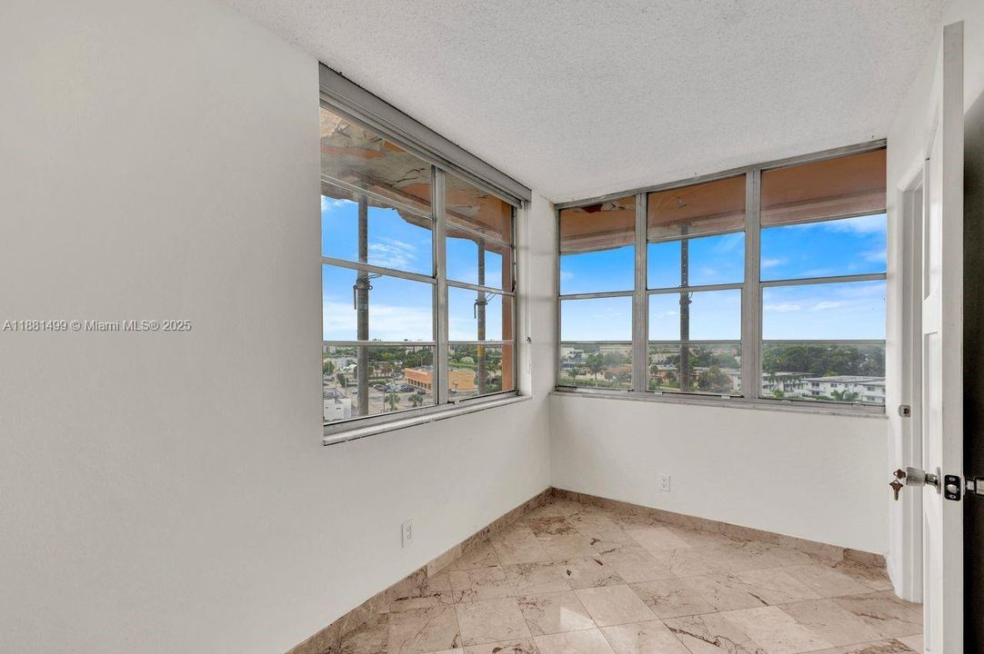 For Sale: $199,000 (2 beds, 2 baths, 1112 Square Feet)