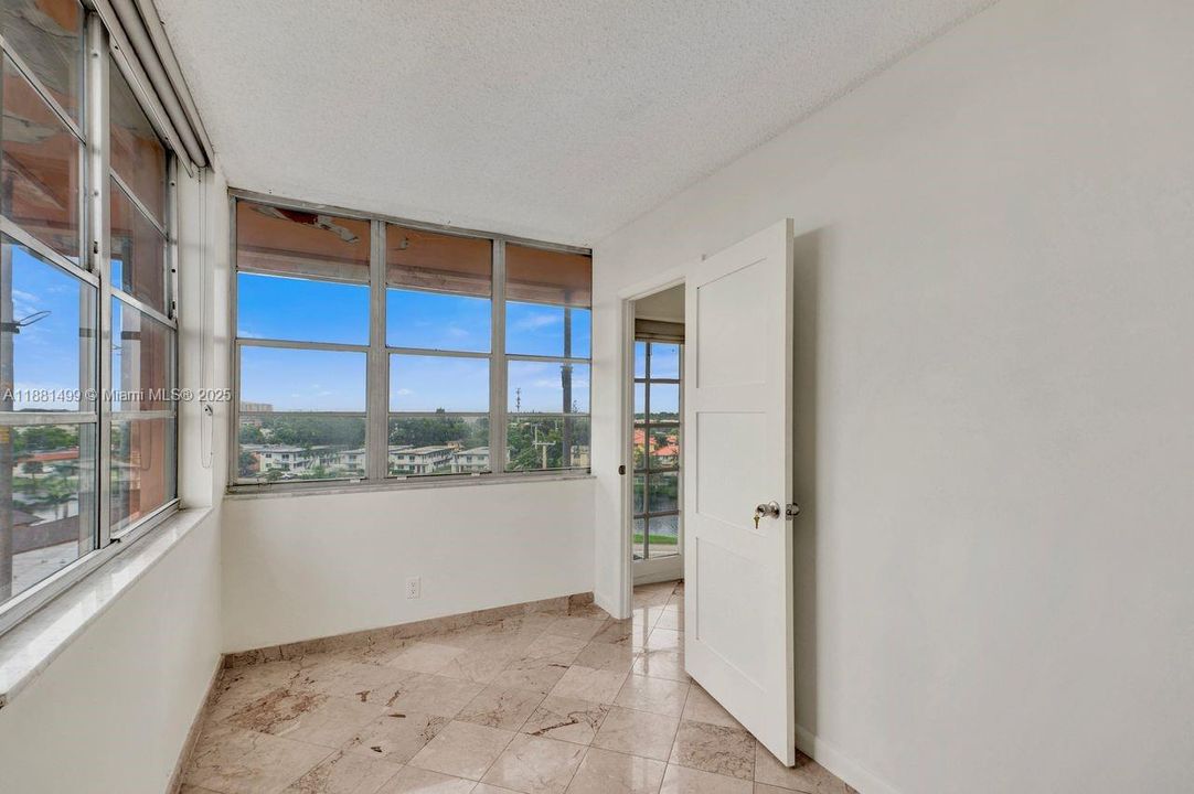 For Sale: $199,000 (2 beds, 2 baths, 1112 Square Feet)